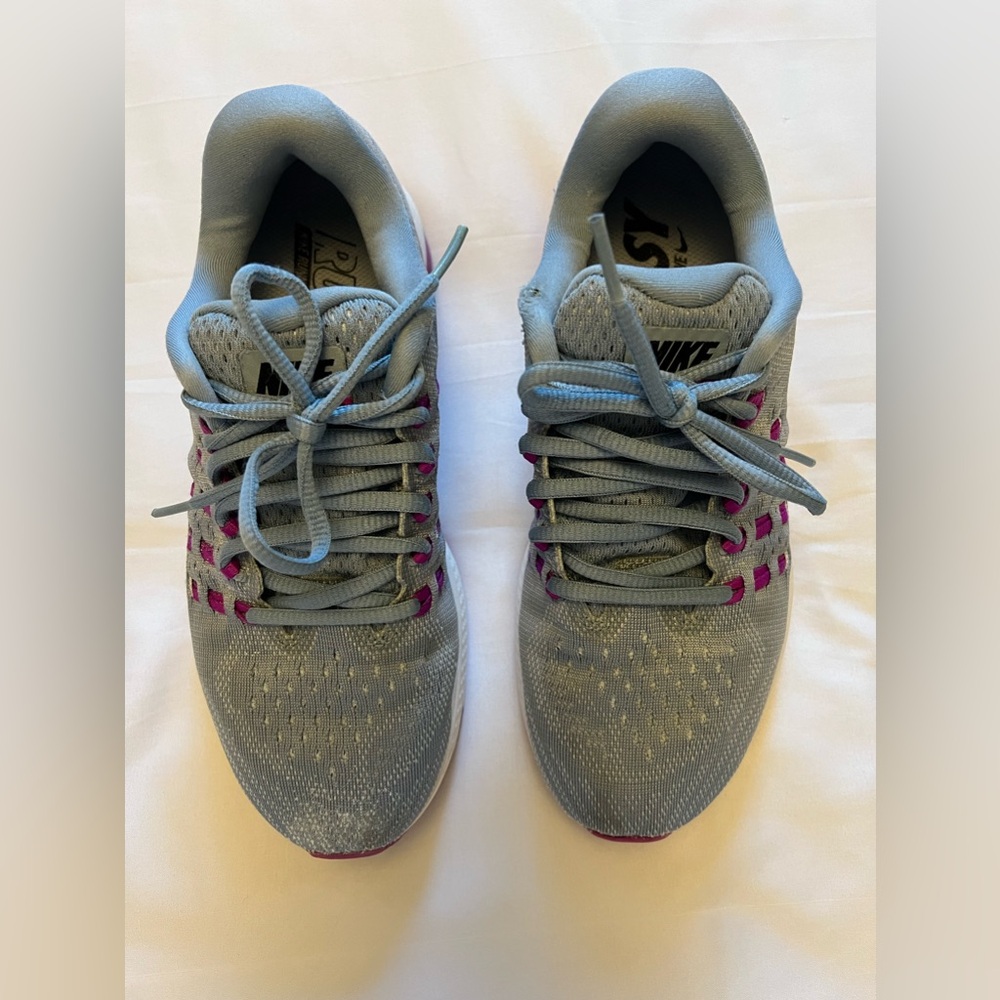 Nike Women Running Shoes - Picture 2 of 9